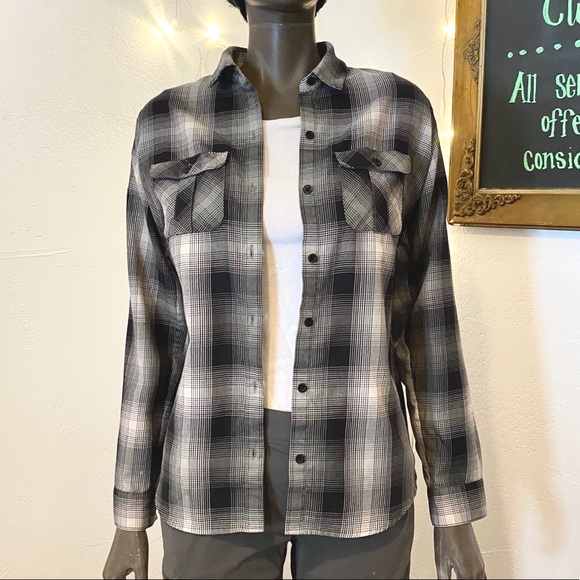Eddie Bauer flannel button down size M - Picture 1 of 4